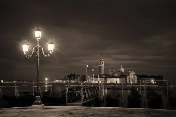 Velence Éjszaka Utcai Lámpával San Giorgio Maggiore Templom Olaszországban — Stock Fotó