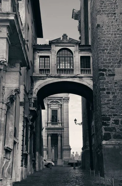 Vista Calle Con Arco Cerca Del Ayuntamiento Roma Italia —  Fotos de Stock