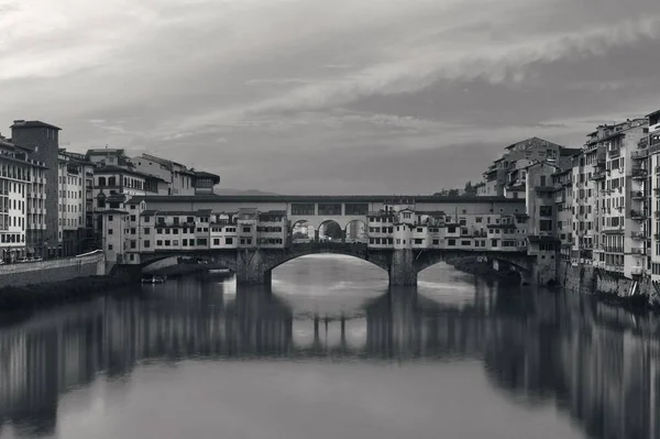 Ponte Vecchio Arno Folyó Felett Firenzében Olaszország — Stock Fotó
