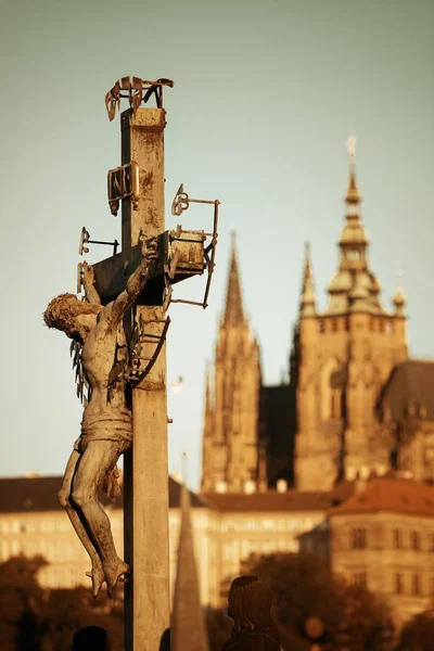 Charles Bridge İsa heykeli — Stok fotoğraf