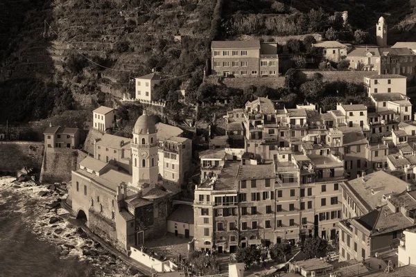 Βερνάζα Κτίρια Βράχια Πάνω Από Θάλασσα Στο Cinque Terre Ιταλία — Φωτογραφία Αρχείου