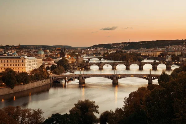 Praga skyline e ponte — Fotografia de Stock