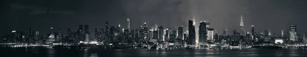 밤에 맨하탄 미드타운 스카이 라인 — 스톡 사진