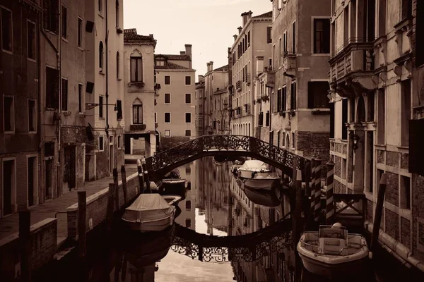 Vista Del Canal Venecia Con Edificios Históricos Italia —  Fotos de Stock