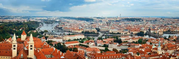 Praga panoramę na dachu widok panorama — Zdjęcie stockowe
