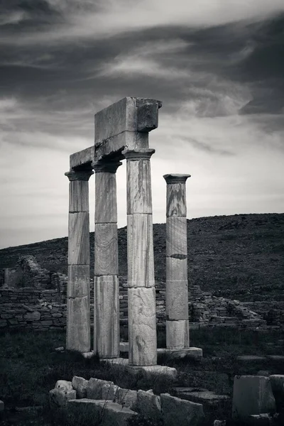 Pijler in historische ruïnes in Delos — Stockfoto
