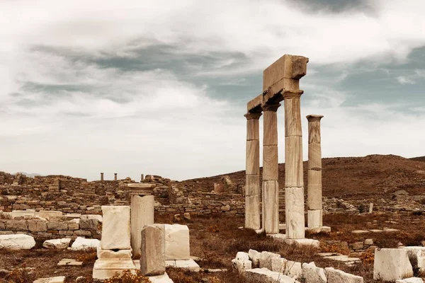 Pilar em Ruínas Históricas em Delos — Fotografia de Stock