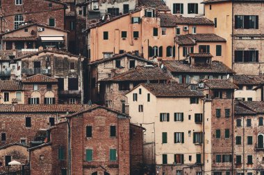 Siena, İtalya 'dan eski bina geçmişi.