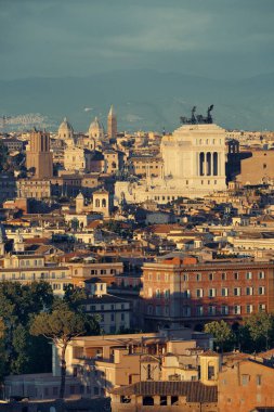 İtalya 'da antik mimari ile Roma çatısı manzarası. 