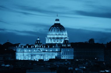 St Peters Bazilikası geceleri