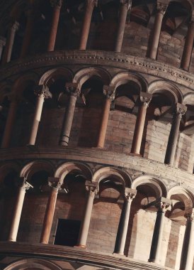 Leaning tower Pisa closeup geceleri