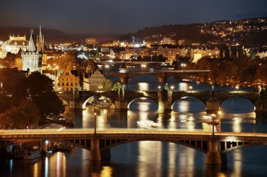 Prag manzarası ve köprü 