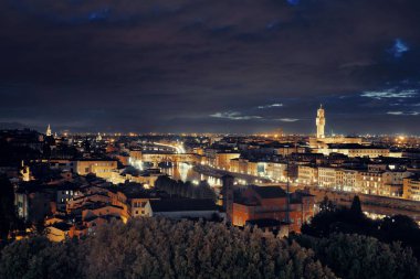 Geceleri Piazzale Michelangelo 'dan Floransa gökyüzü manzarası