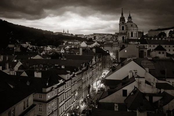 Dôme vue sur toiture Prague skyline — Photo