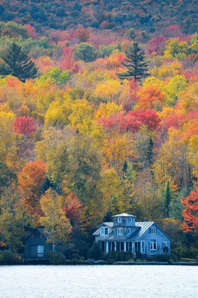 Озеро осінь Foliage — стокове фото
