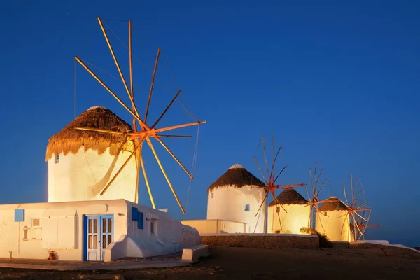 Mykonos szélmalom éjszaka — Stock Fotó