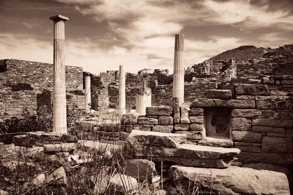 Pijler in historische ruïnes in Delos — Stockfoto