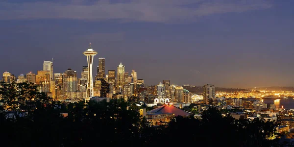 Ciudad de Seattle skyline noche — Foto de Stock