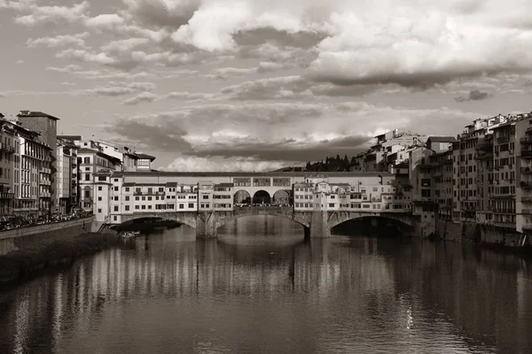 Ponte Vecchio Nad Řekou Arno Florencii Itálie Monochromatickém — Stock fotografie