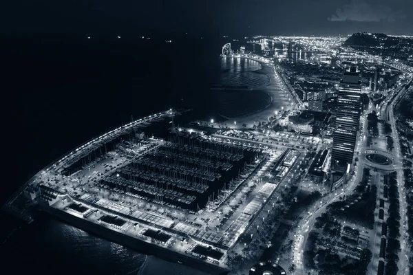 Вид с ночного побережья Барселоны — стоковое фото