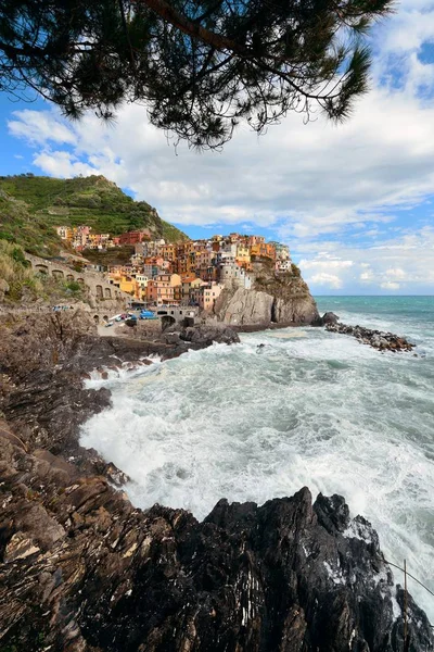 马那罗拉在意大利Cinque Terre的悬崖上俯瞰地中海 — 图库照片