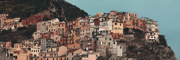 Manarola gebouwen panorama in Cinque Terre — Stockfoto