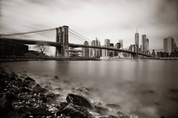 Brooklyn Bridge y el centro de Manhattan —  Fotos de Stock