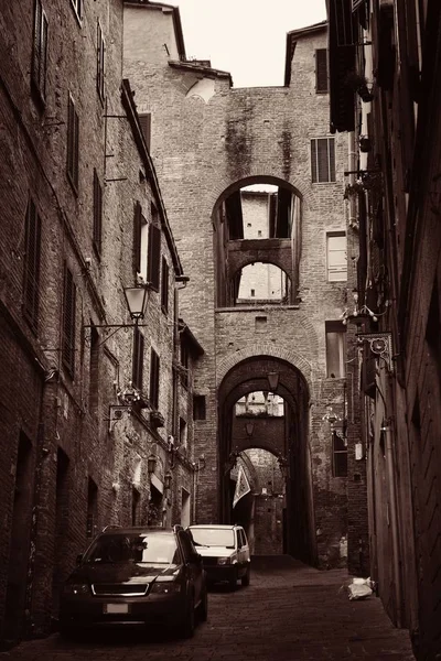 Vista Calle Con Edificios Antiguos Arco Siena Italia — Foto de Stock