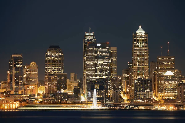 Vista Panorâmica Cidade Seattle Sobre Mar Com Arquitetura Urbana — Fotografia de Stock