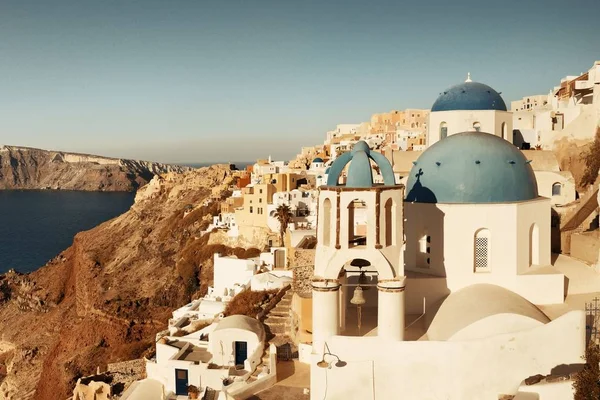 Santorini skyline iglesia azul —  Fotos de Stock