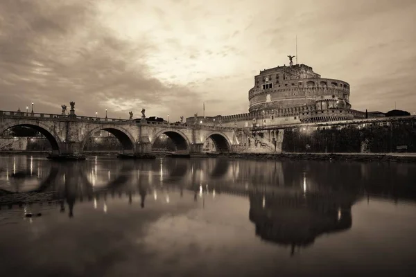 Castel Sant Angelo Italien Rom Natten Över Tiberfloden Med Eftertanke — Stockfoto