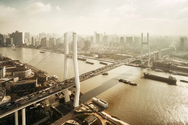 Shanghai Nanpu Bridge Nad Rzeką Huangpu Ruchliwym Ruchem Chinach — Zdjęcie stockowe