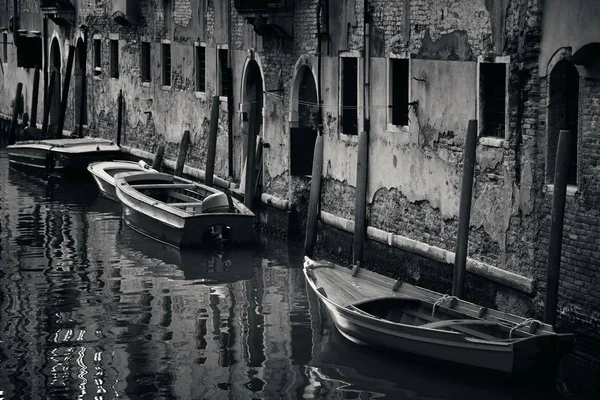 Venice boat alley — Stock Photo, Image