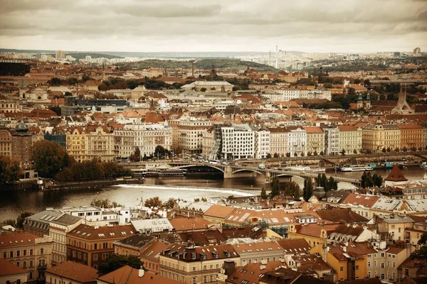 Prager Skyline und Brücke — Stockfoto