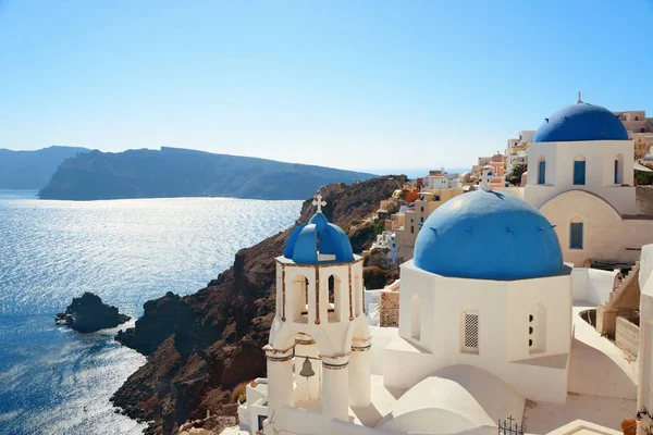 Santorini skyline iglesia azul —  Fotos de Stock