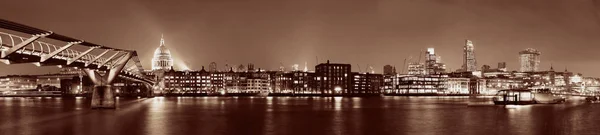 Millennium Bridge and St Pauls — Stok fotoğraf