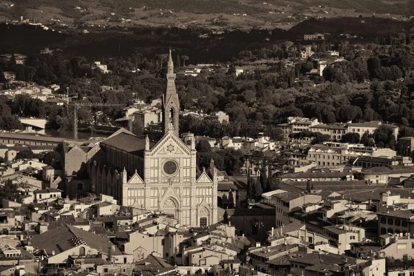 圣克罗斯大教堂被称为意大利荣耀寺 是一些最杰出的意大利人的安葬之所 — 图库照片