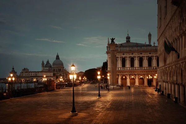 Plaza de San Marcos de Venecia por la noche —  Fotos de Stock