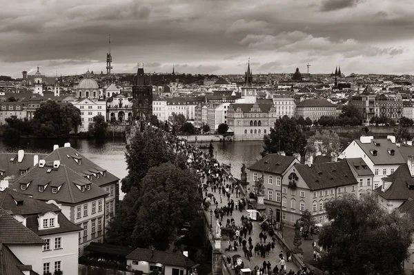 Prága skyline tetőtéri nézetet — Stock Fotó