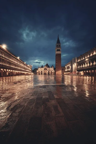 Dzwonnica Zabytkowe Budynki Nocy Piazza San Marco Wenecji Włochy — Zdjęcie stockowe