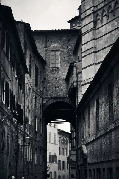 Siena Talya Eski Binalar Kemerli Sokak Manzarası — Stok fotoğraf
