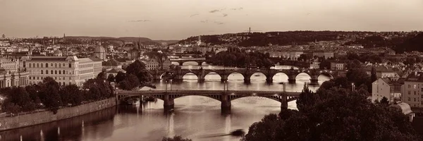 Praga skyline e ponte — Fotografia de Stock