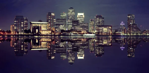 London Canary Wharf por la noche — Foto de Stock