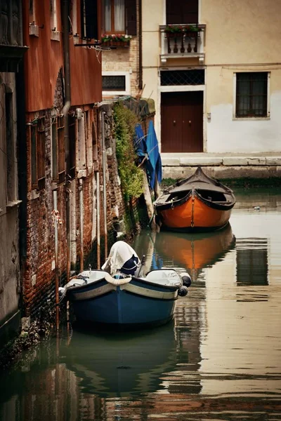 Venice boat alley — Stock Photo, Image