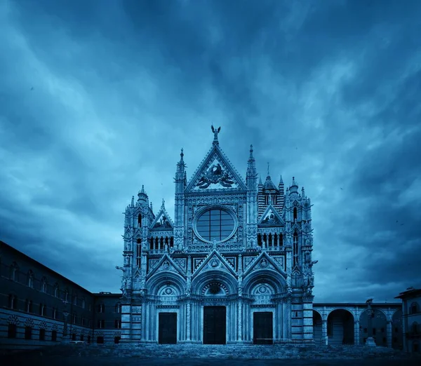 Catedral de Siena em um dia nublado — Fotografia de Stock