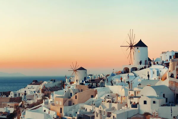 Santorini horizonte puesta del sol molino de viento —  Fotos de Stock