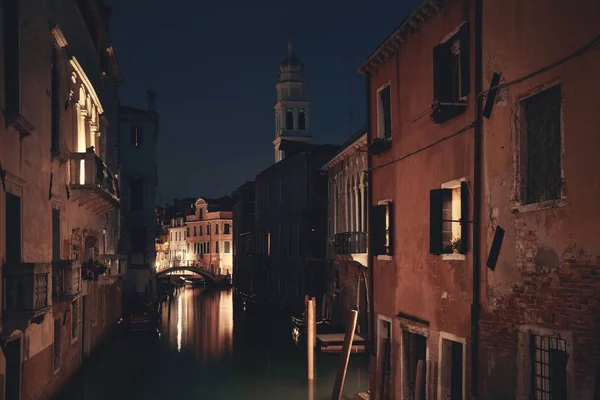 Venedig Kanalblick Bei Nacht Mit Glockenturm Und Historischen Gebäuden Italien — Stockfoto