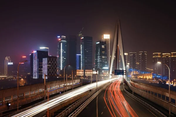 Chongqing ponte trilha de luz — Fotografia de Stock