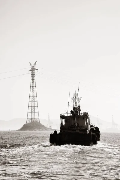 Boat Xiamen City Skyline Fujian China — Stock Photo, Image