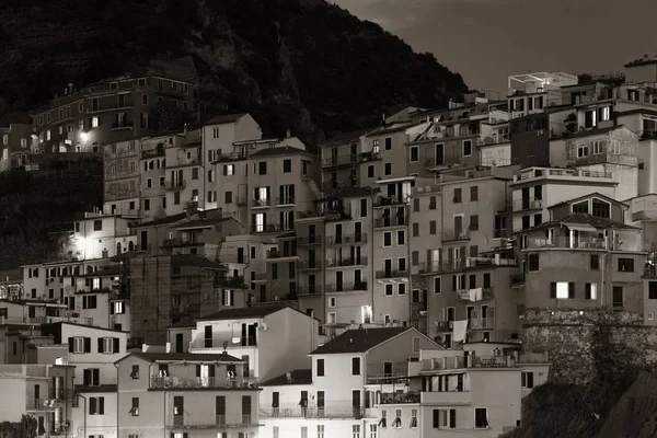 Italský Styl Obytné Budovy Přes Útes Manarola Cinque Terre Noci — Stock fotografie